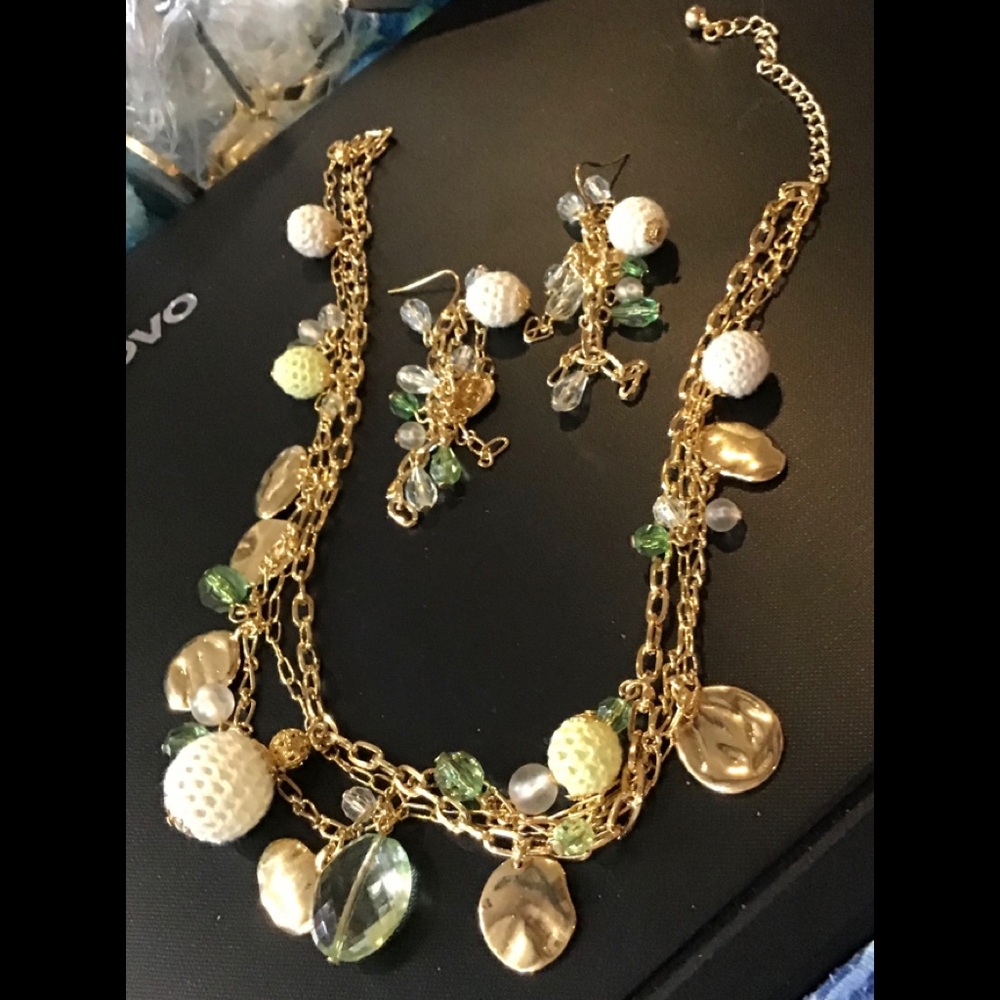 New Necklace only gold and green